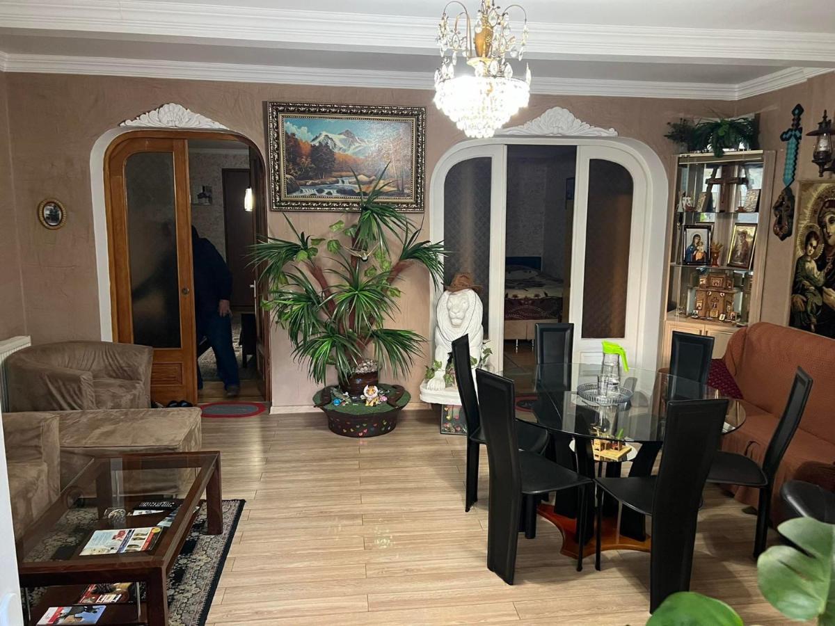 3 Room Flat In Tbiliszi Kültér fotó